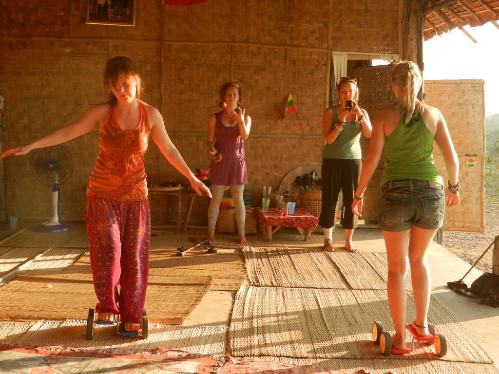 Pai Circus Hostel Экстерьер фото
